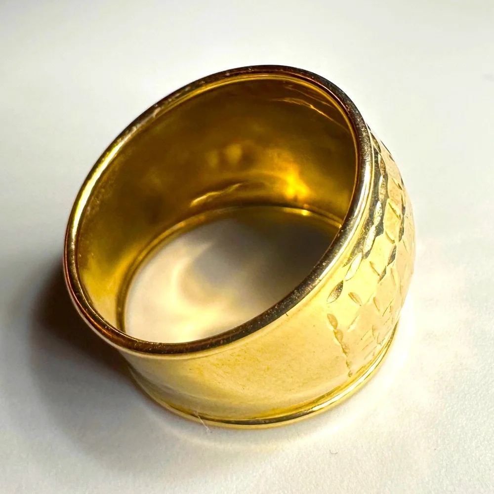 10K Yellow Gold Textured Wide Dome Statement Ring - Sz 7 - Picture 3 of 6